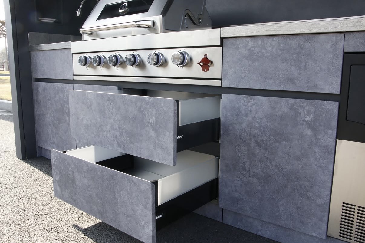 Premium Outdoor-Küche mit Grill und Blum-Schubladen